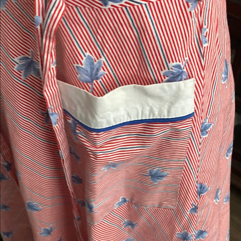 Chic Red Dress with Blue Floral Accents - Picture 4 of 6